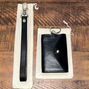 Andar Poppy Wristlet